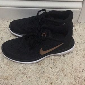 Nike gym shoes worn once